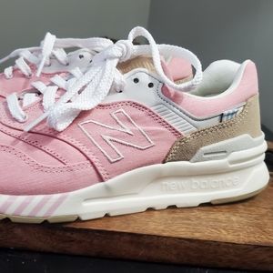 BRAND NEW New balance sneakers